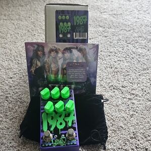 Steel Panther 1987 Guitar Pedal with Neon Green Knobs